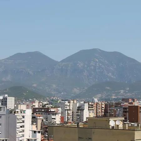 Cosy Rooftop At Pazari I Ri