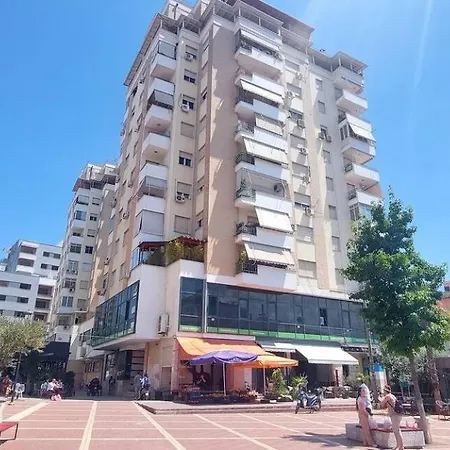 Cosy Rooftop At Pazari I Ri Apartment